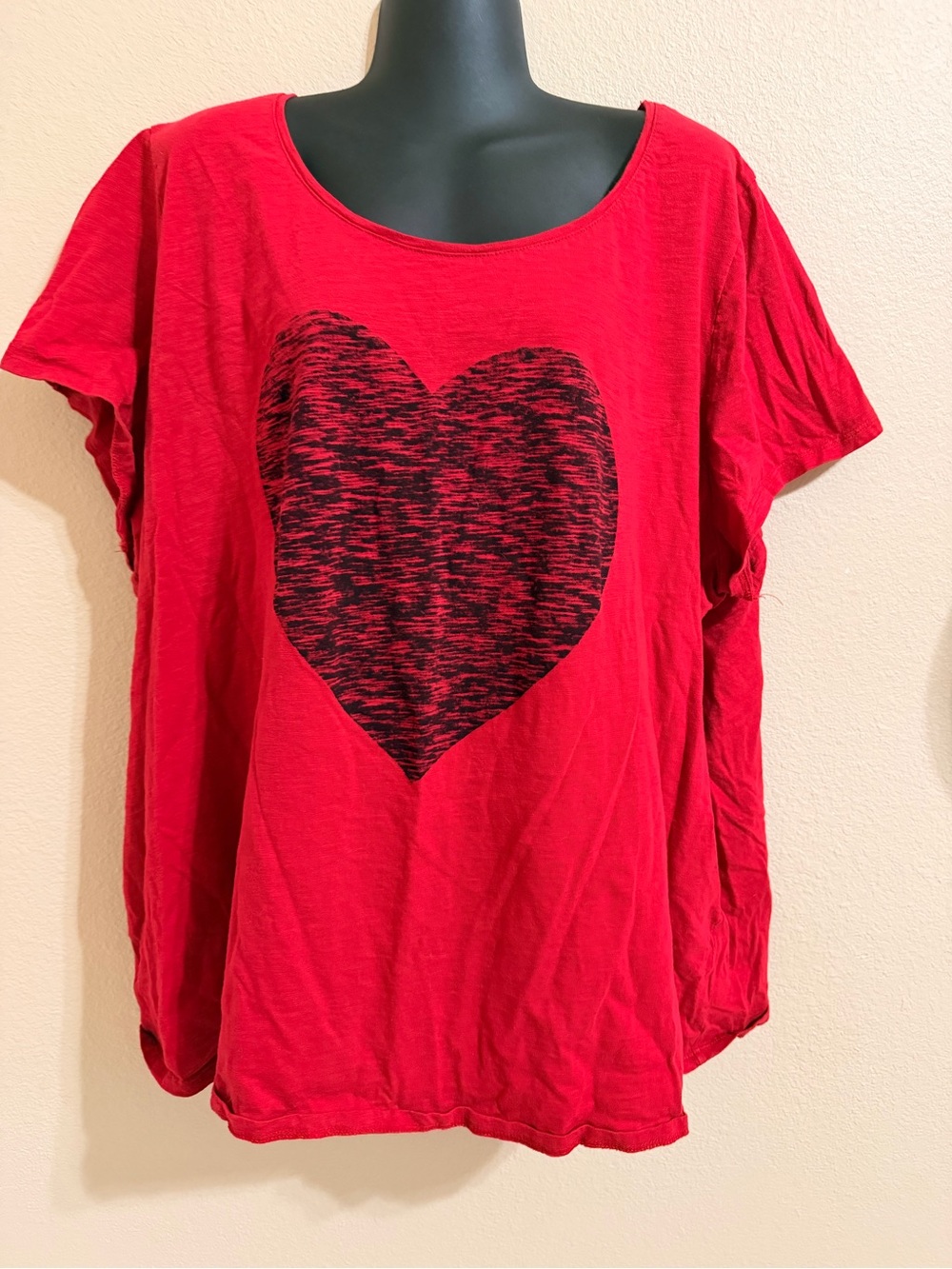 ellos Red Scoop-Neck Tee with Black Heart Graphic